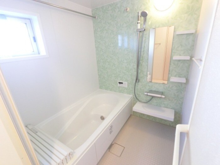 物件内観写真9　(換気暖房乾燥機付浴室)