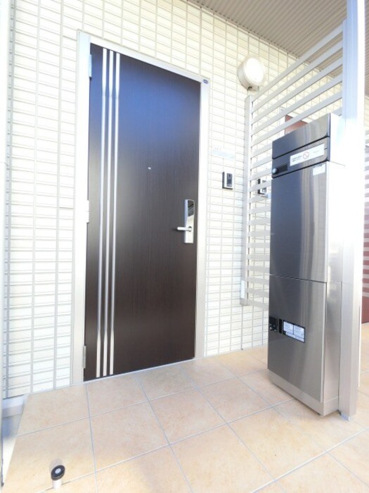 物件内観写真14　(宅配ボックス付き・ＩＣカードキーの玄関)