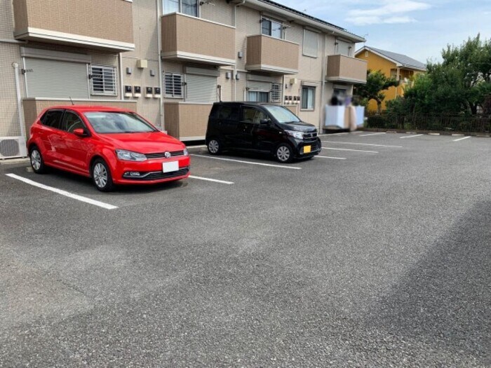 物件外観写真2　(駐車場)