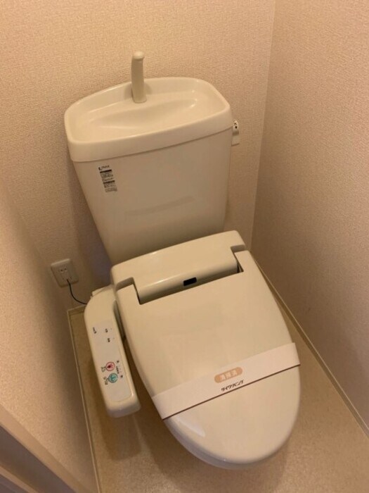 物件内観写真11　(温水洗浄暖房便座)