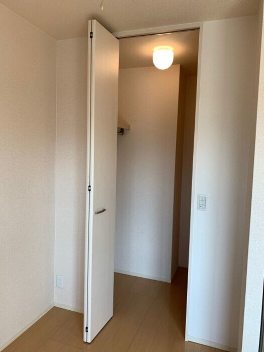 物件内観写真12　(ウォークインクローゼット)