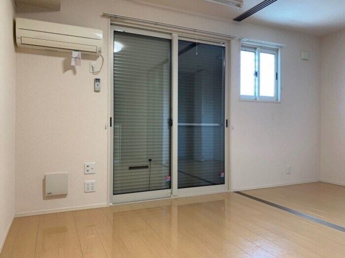 物件内観写真15　(シャッター雨戸)