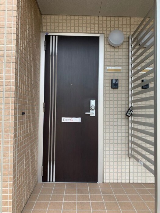 物件内観写真20　(玄関前)