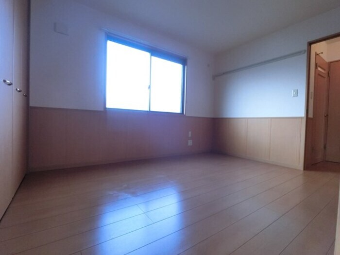 物件内観写真8　(洋室)