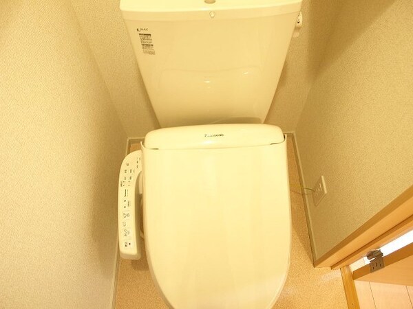 トイレ(落ち着いた色調のトイレです)