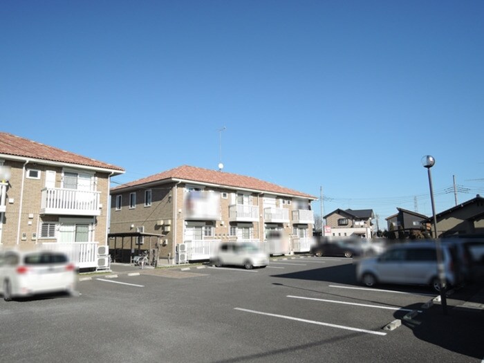 物件外観写真2　(駐車場)