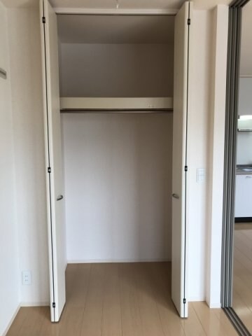 物件内観写真9　(洋室・収納)