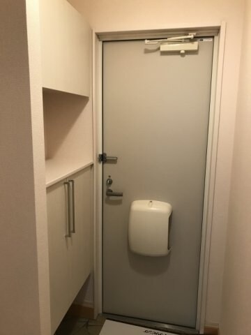 物件内観写真10　(玄関)