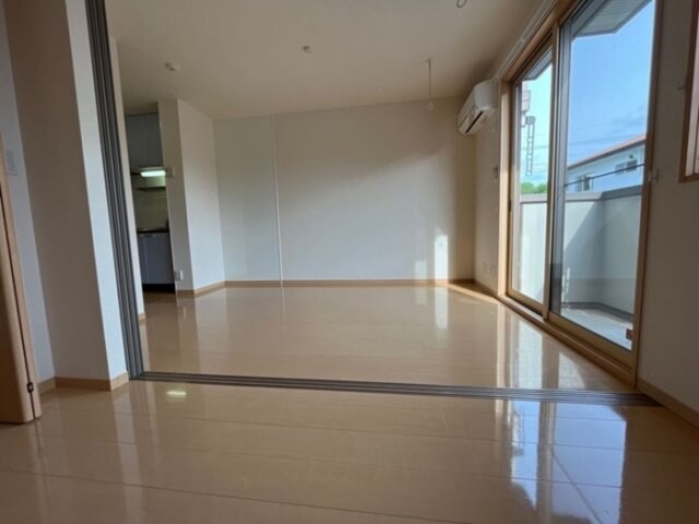 物件内観写真6　(リビング)