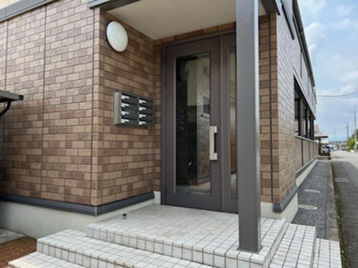 物件外観写真4　(エントランス)