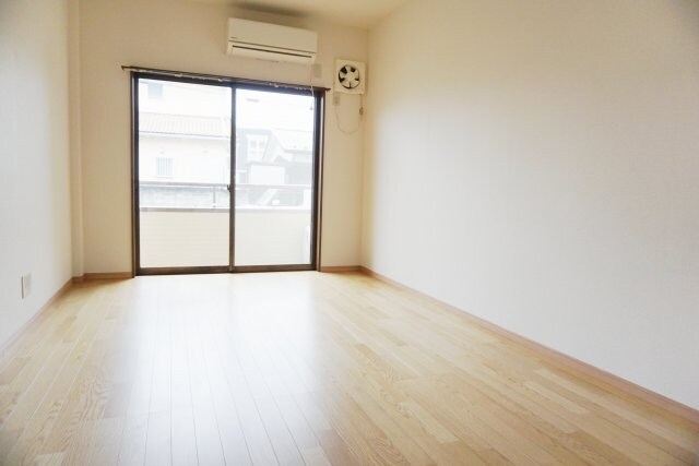 物件内観写真4　(同タイプ別室)