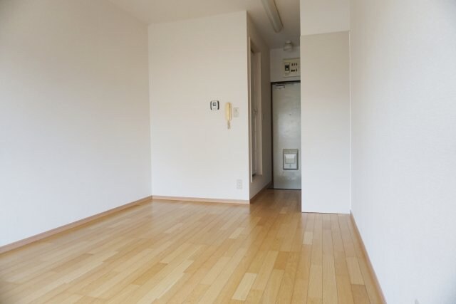 物件内観写真5　(同タイプ別室)