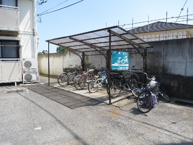 物件内観写真4　(駐輪場)