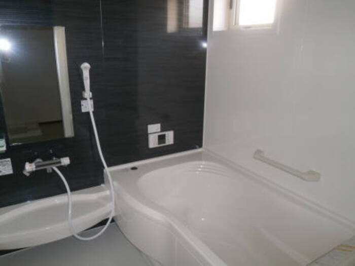 物件内観写真3　(ゆったり一坪バスです)