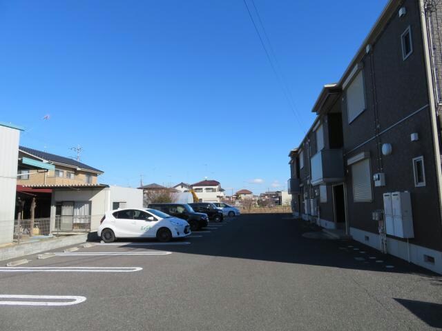 物件外観写真3　(駐車場)