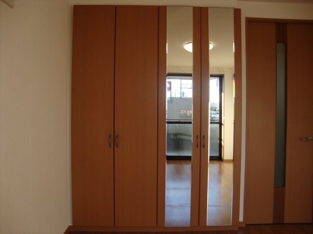 物件内観写真23　(洋室収納)