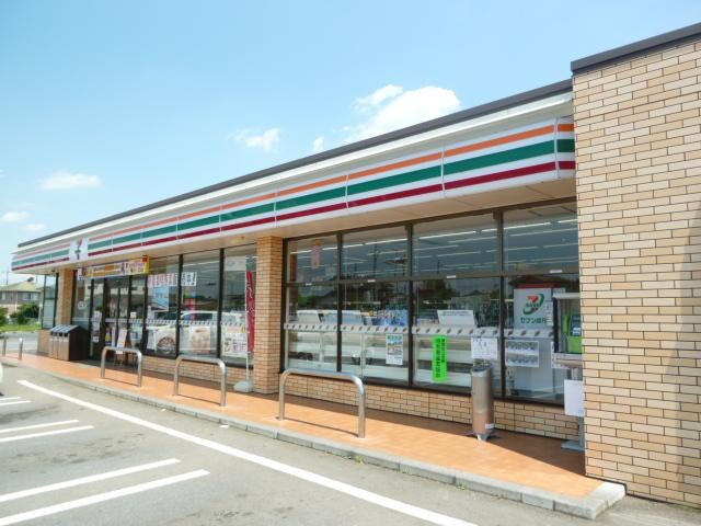 物件外観写真3　(セブンイレブン結城四ツ京店まで183ｍ)