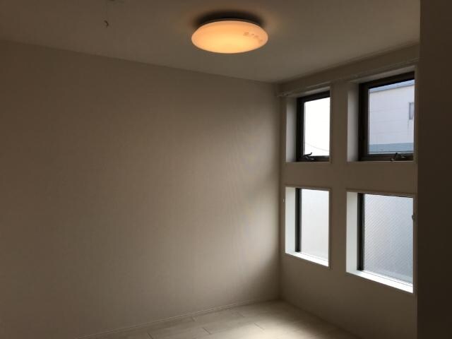 物件内観写真11　(洋室)