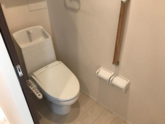 物件内観写真17　(シャワー付きトイレ)