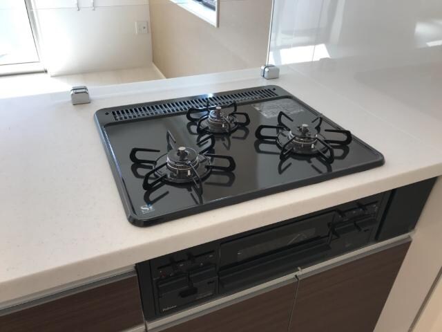 物件内観写真20　(３口ガスコンロ)