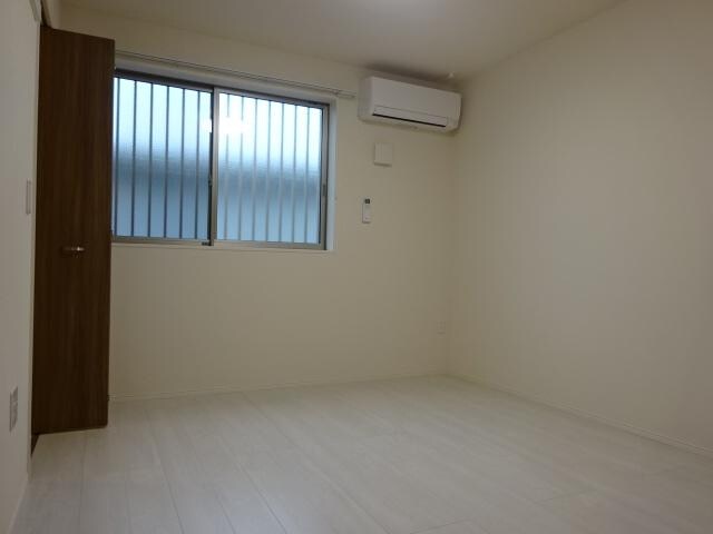 物件内観写真11　(洋室)