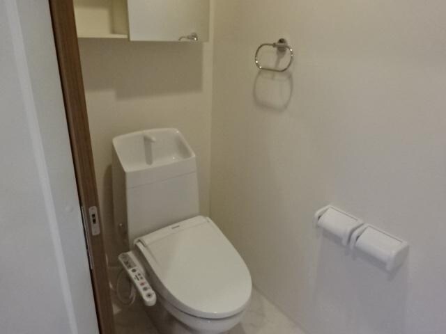 物件内観写真17　(シャワー付トイレ)