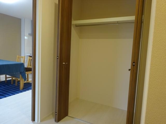 物件内観写真19　(玄関収納)