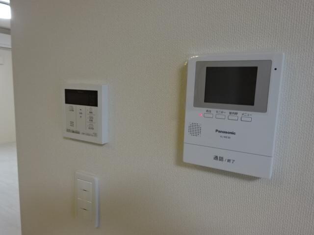 物件内観写真23　(カメラ付インターホン)