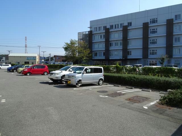 物件外観写真3　(駐車場)