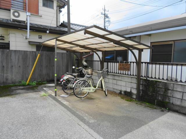 物件内観写真4　(駐輪場)