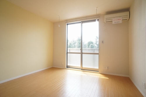 物件内観写真3　(ゆったり過ごせるリビングです)