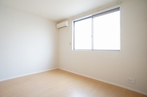 物件内観写真7　(ゆったりした洋室です)