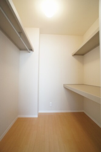 物件内観写真8　(収納スペース豊富です)