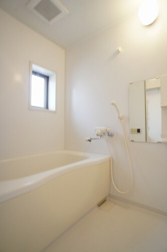 物件内観写真10　(きれいなお風呂です)