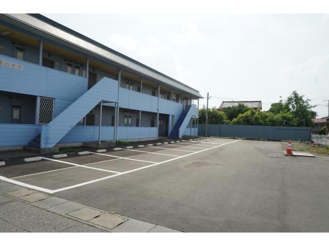 物件外観写真3　(駐車場)