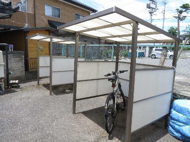 物件内観写真5　(駐輪場)