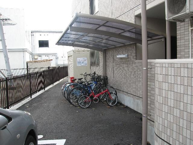 物件内観写真4　(駐輪場)