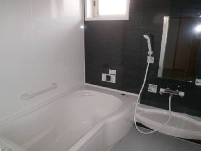 物件内観写真4　(ゆったり一坪ﾊﾞｽです)