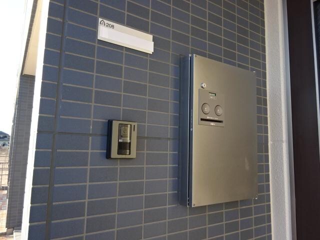 物件外観写真1　(宅配ボックス)