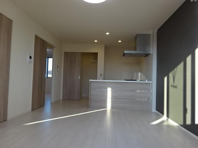 物件内観写真3　(リビング)