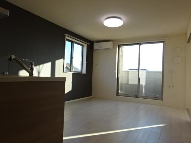 物件内観写真5　(リビング)