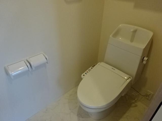 物件内観写真11　(シャワー付トイレ)