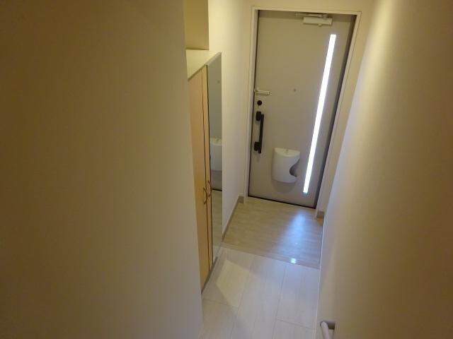 物件内観写真12　(玄関)