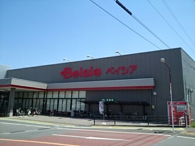 物件外観写真8　(ベイシア　結城店まで500m)