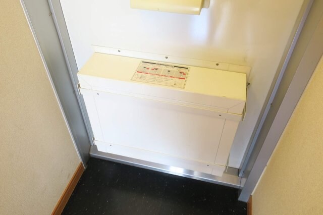 物件内観写真19　(ドアには宅配ボックスがついています)