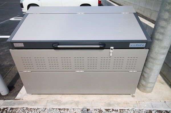 建物設備(敷地内ダストボックス)