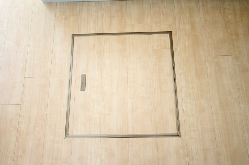 物件内観写真16　(床下収納庫)