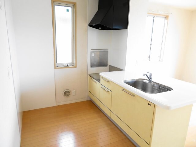 物件内観写真4　(同タイプ別室)