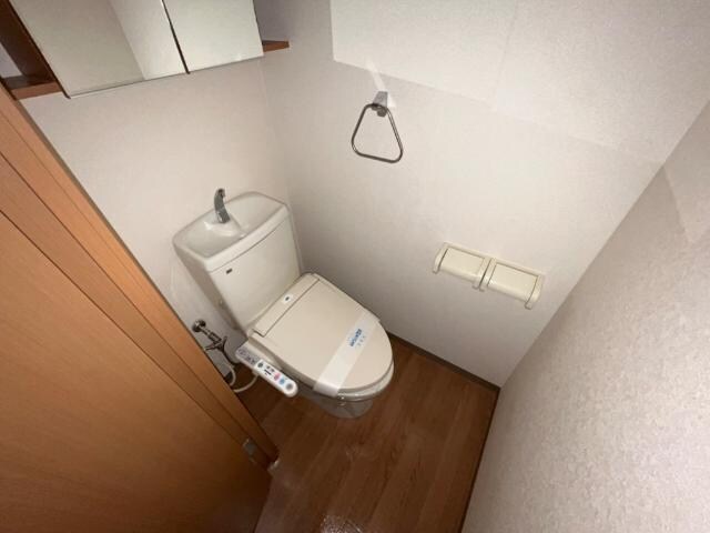 物件内観写真15　(シャワー付トイレ)