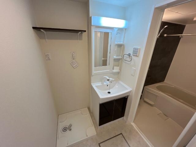 物件内観写真12　(洗髪洗面化粧台（イメージ）)